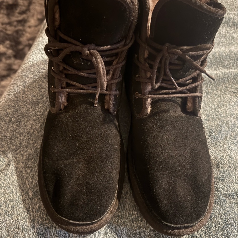 NWOT-Men’s UGG Boots